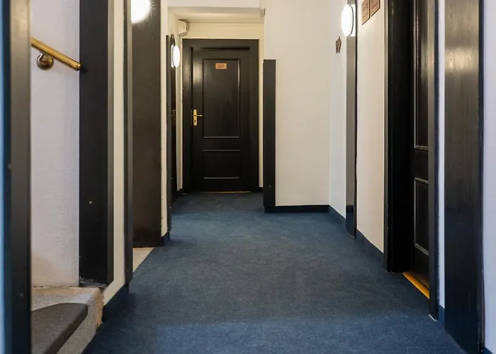 Cb Royal Otel